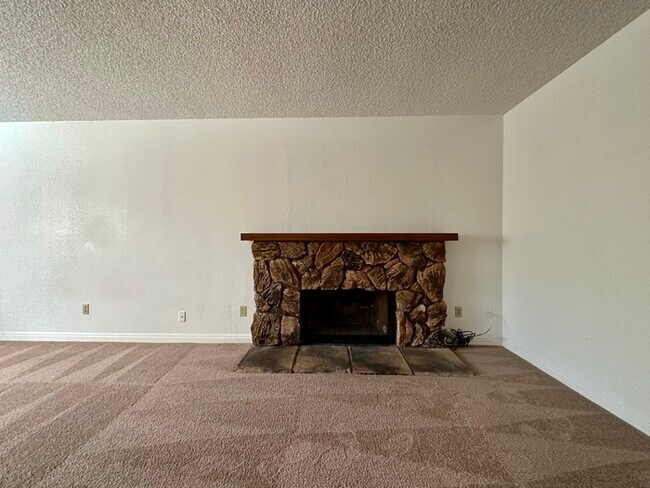 Building Photo - Charming 2 bedroom 2 bathroom home located in south Sacramento!