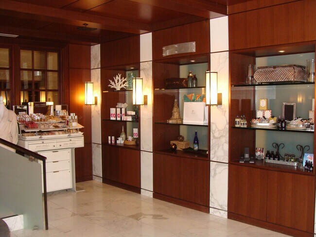 Building Photo - Hidden Gem 5102