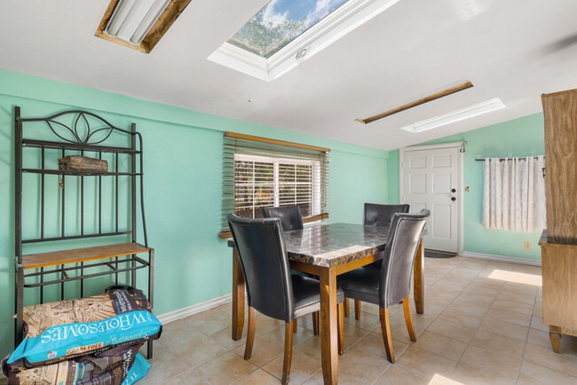 Building Photo - 2380 Middleton Ct