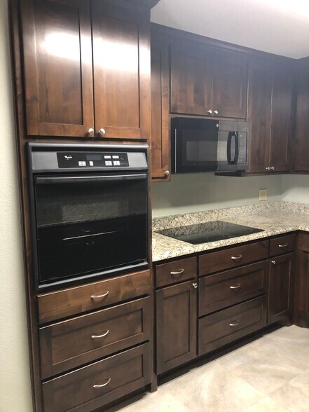 Building Photo - 2927 Lawrence St