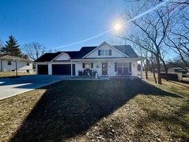 Building Photo - 104 E Madison Dr