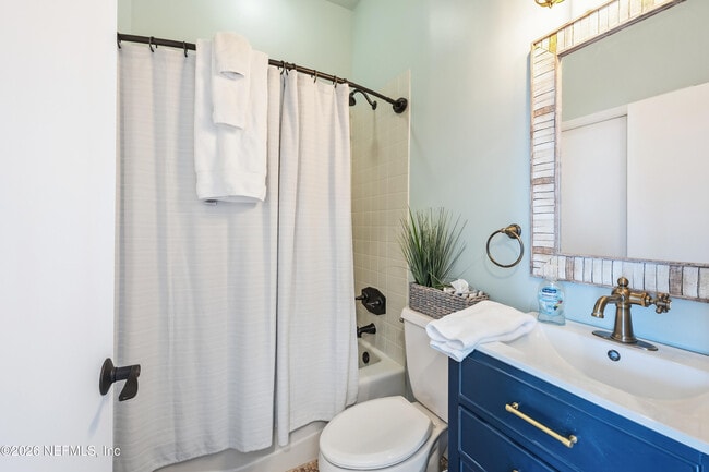 Building Photo - 75 Comares Ave