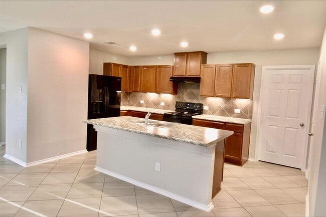 Building Photo - 102 Schuylerville Dr