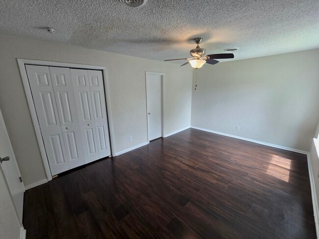 Building Photo - Charming 3BD/3BA Home with Modern Upgrades