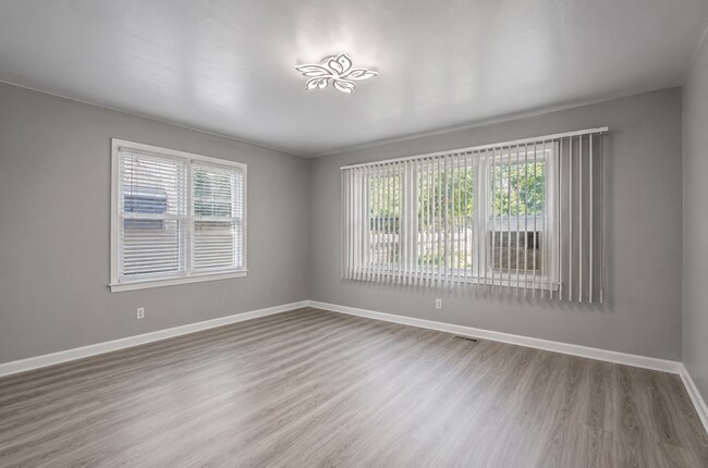Building Photo - 4673 Dearborndale