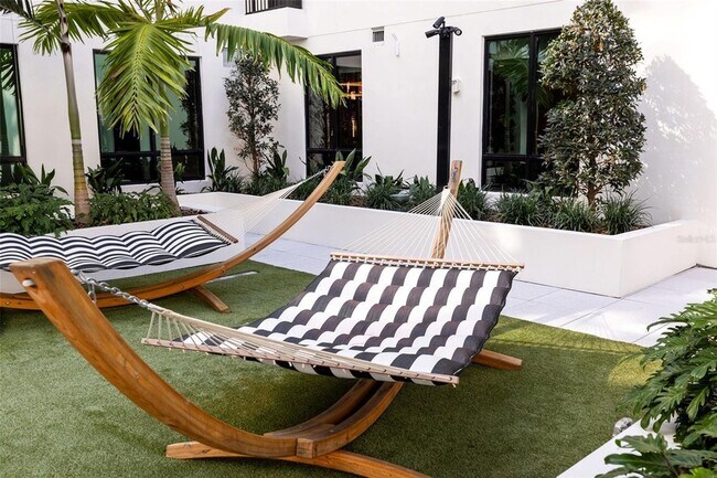 Building Photo - 1991 Main St