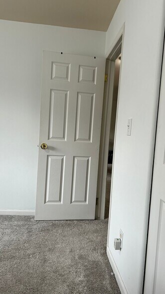 Building Photo - 1968 Axtell Dr