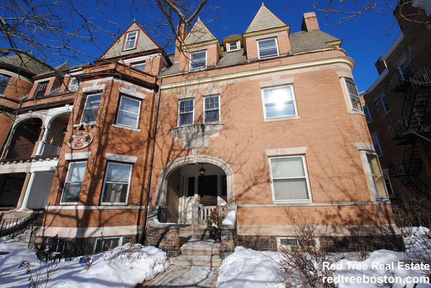 Building Photo - 1740 Beacon St