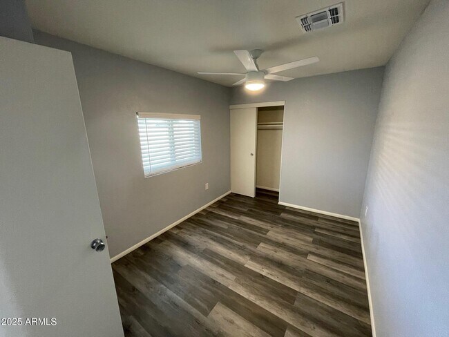 Building Photo - 10421 W Puget Ave