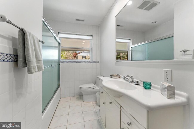 Building Photo - 2820 Ellicott St NW