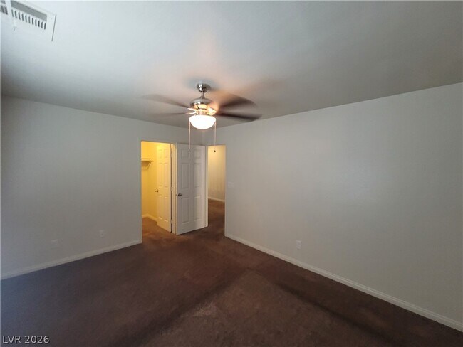 Building Photo - 2409 W Gilmore Ave