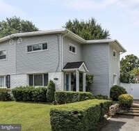 Building Photo - 10607 Maple St