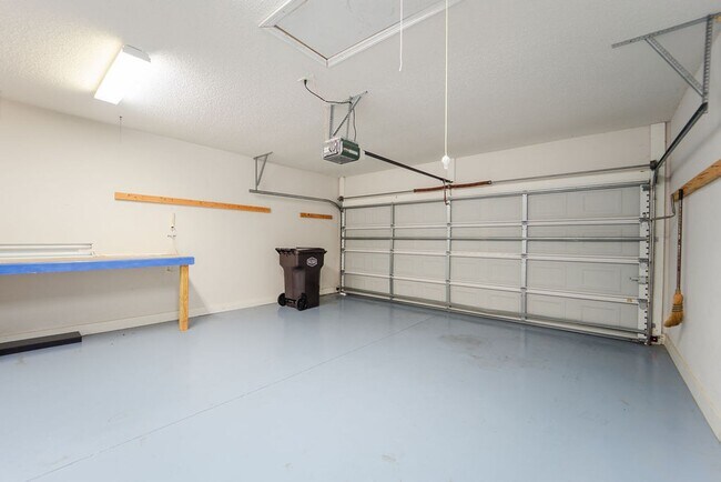 Building Photo - Charming 4 bedroom, 2 bathroom located in the picturesque Hot Springs Village