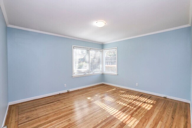 Building Photo - 3 Bed / 2 Bath Redwood City home with calming backyard oasis and a white picket fence. YouTube to...