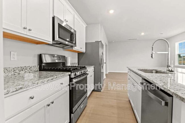 Building Photo - 658 Culpepper St