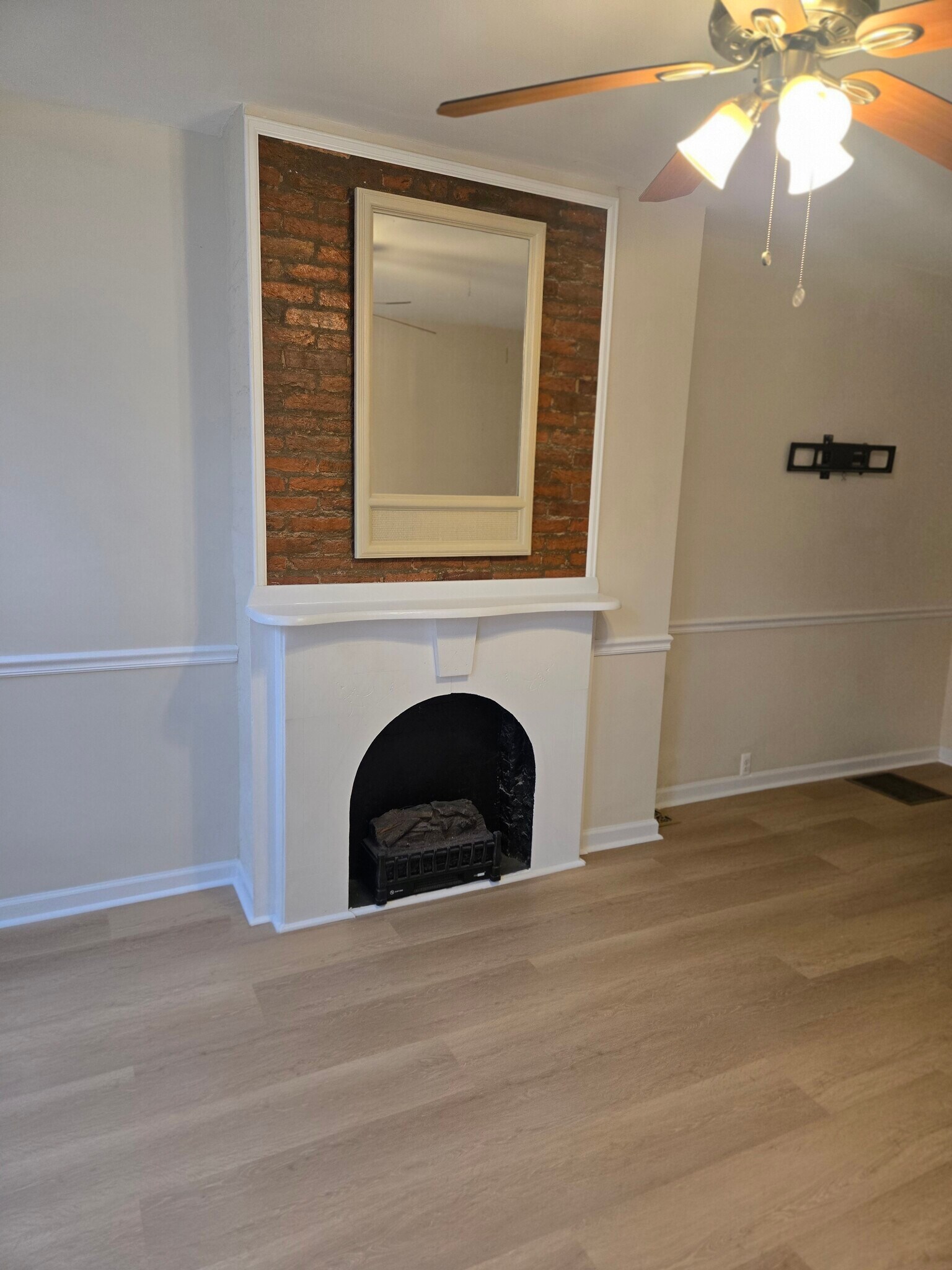 Building Photo - 842 Washington Blvd