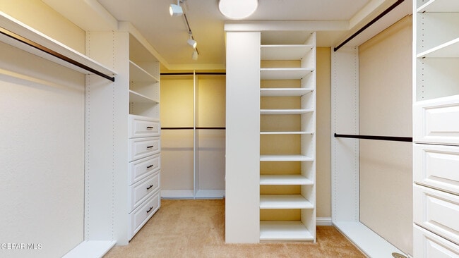 Building Photo - 801 Claravista Ln