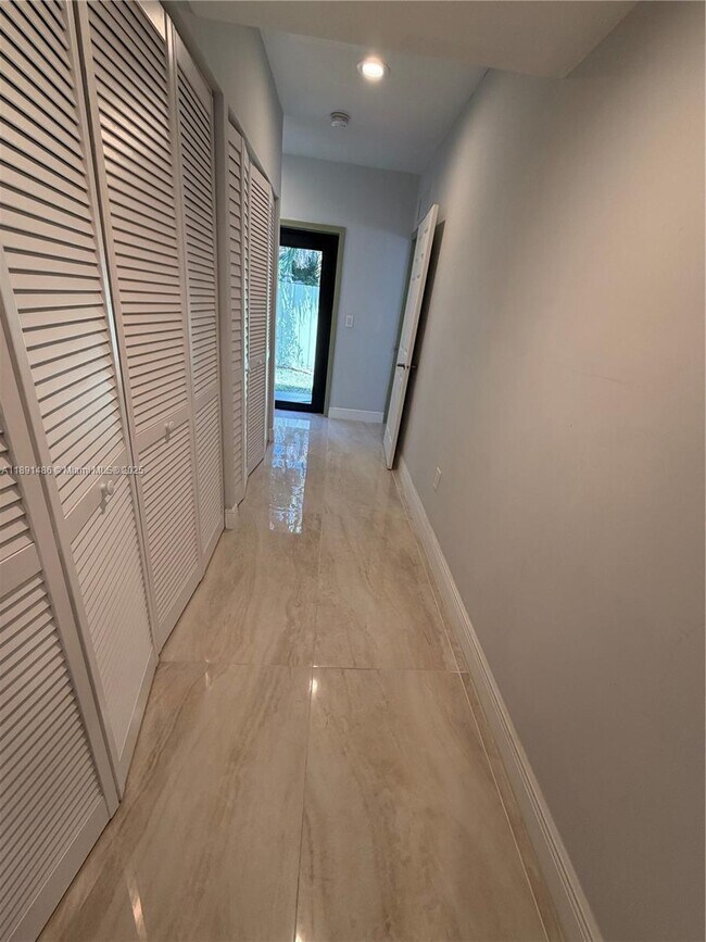Building Photo - 2120 SW 84th Ave