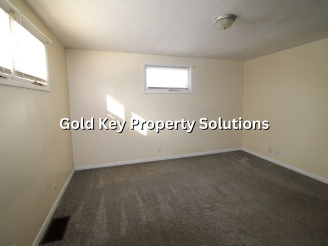 Building Photo - MUNCIE 3 BR 1 BA House with Carport and Large Yard (SECTION 8 APPROVED)