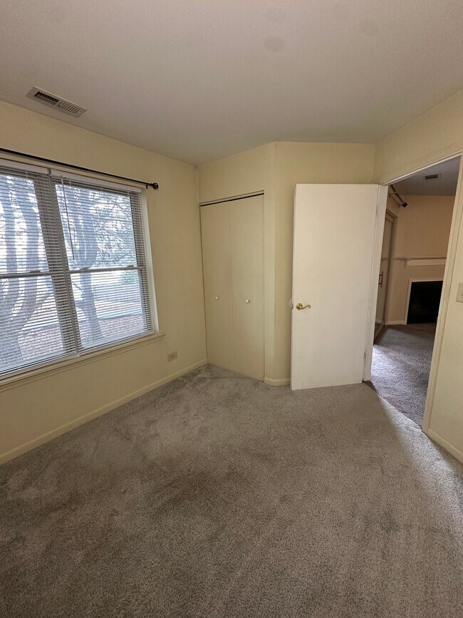 Building Photo - 214 Glengarry Dr