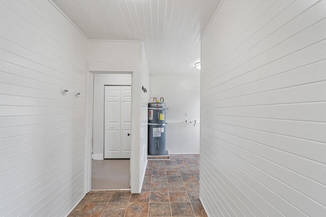 Building Photo - 3033 Sumner Ave