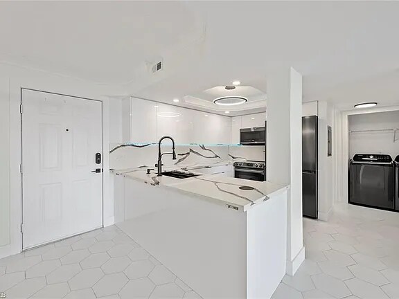 Building Photo - 2885 Palm Beach Blvd