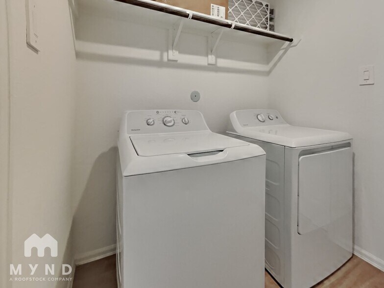 Building Photo - 2842 Via Augusta Dr