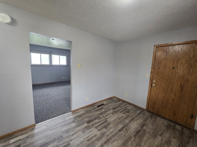 Building Photo - 811 W 3rd St