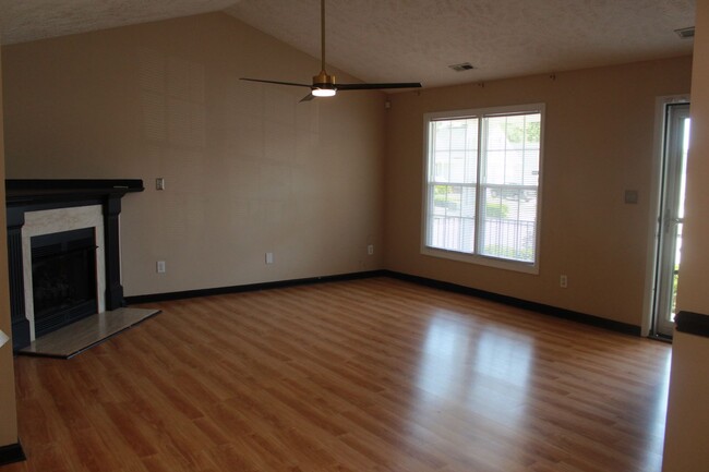 Building Photo - Acorn Ridge