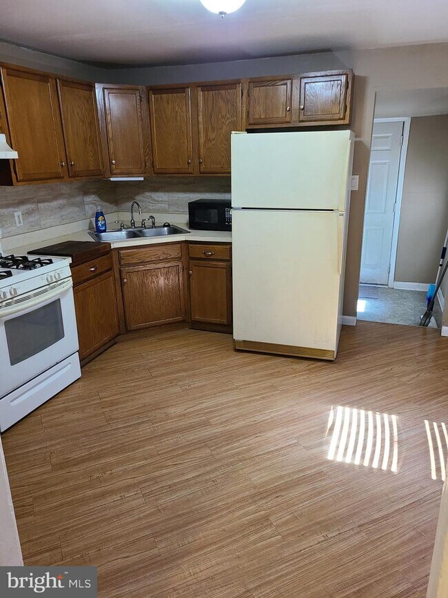 110 W Adams St 110 W Adams St Paulsboro NJ 08066 Apartment Finder 110-w-adams-st-110-w-adams-st-paulsboro-nj-08066-apartment-finder