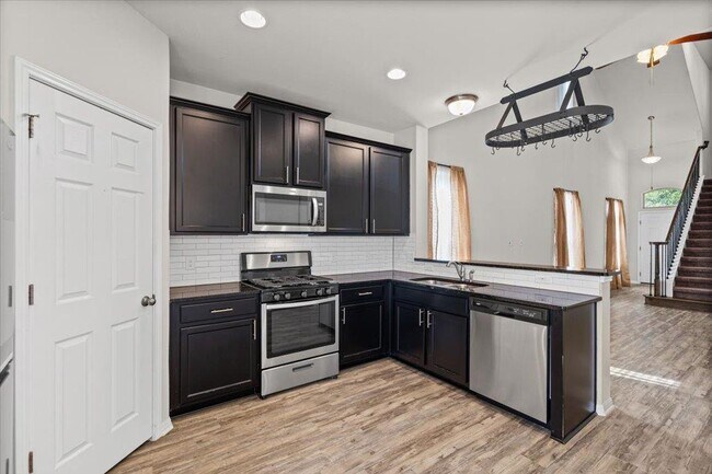 Building Photo - 9703 Sunny Swan Ct