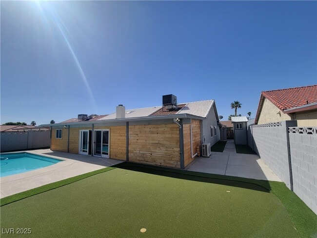 Building Photo - 5836 Corazon Dr