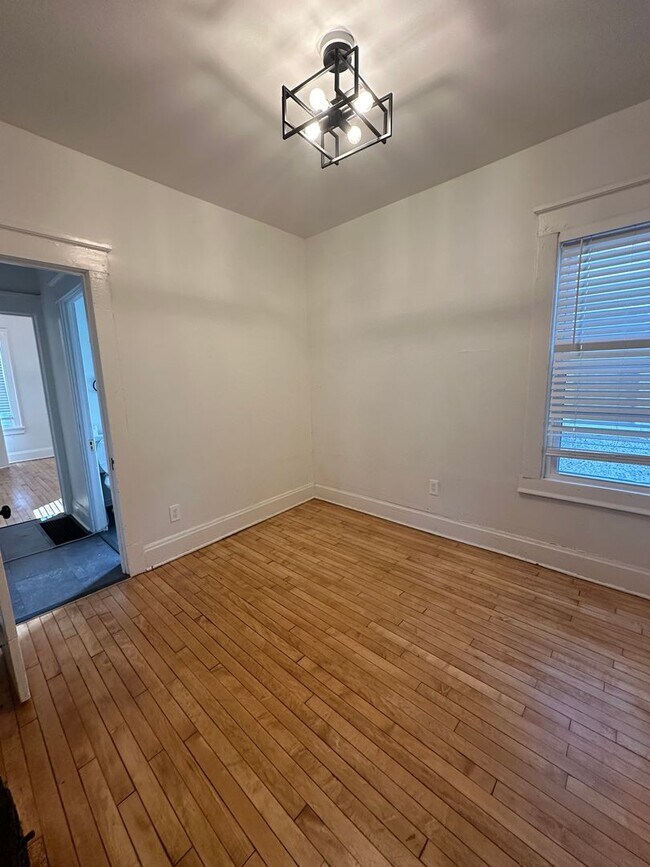 Building Photo - 121 W Keefe Ave