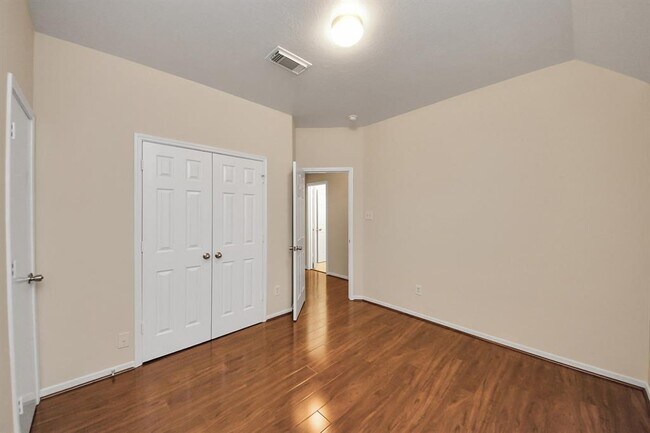Building Photo - 930 Allisa St