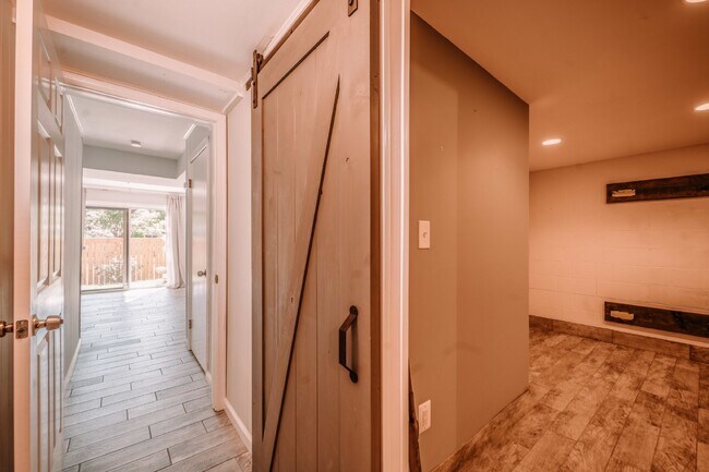 Building Photo - Spacious 5-Bedroom End-Unit Townhome in Reston with 3 Finished Levels, Renovated Kitchen & Fenced...