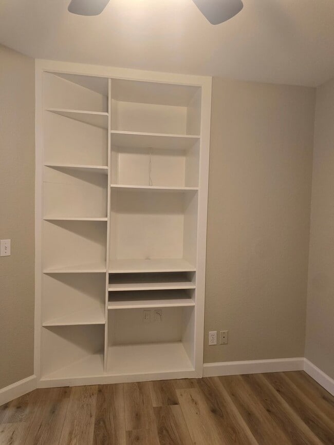 Building Photo - Don't miss this three bed two bath with a view!