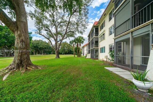 Building Photo - 8901 S Hollybrook Blvd