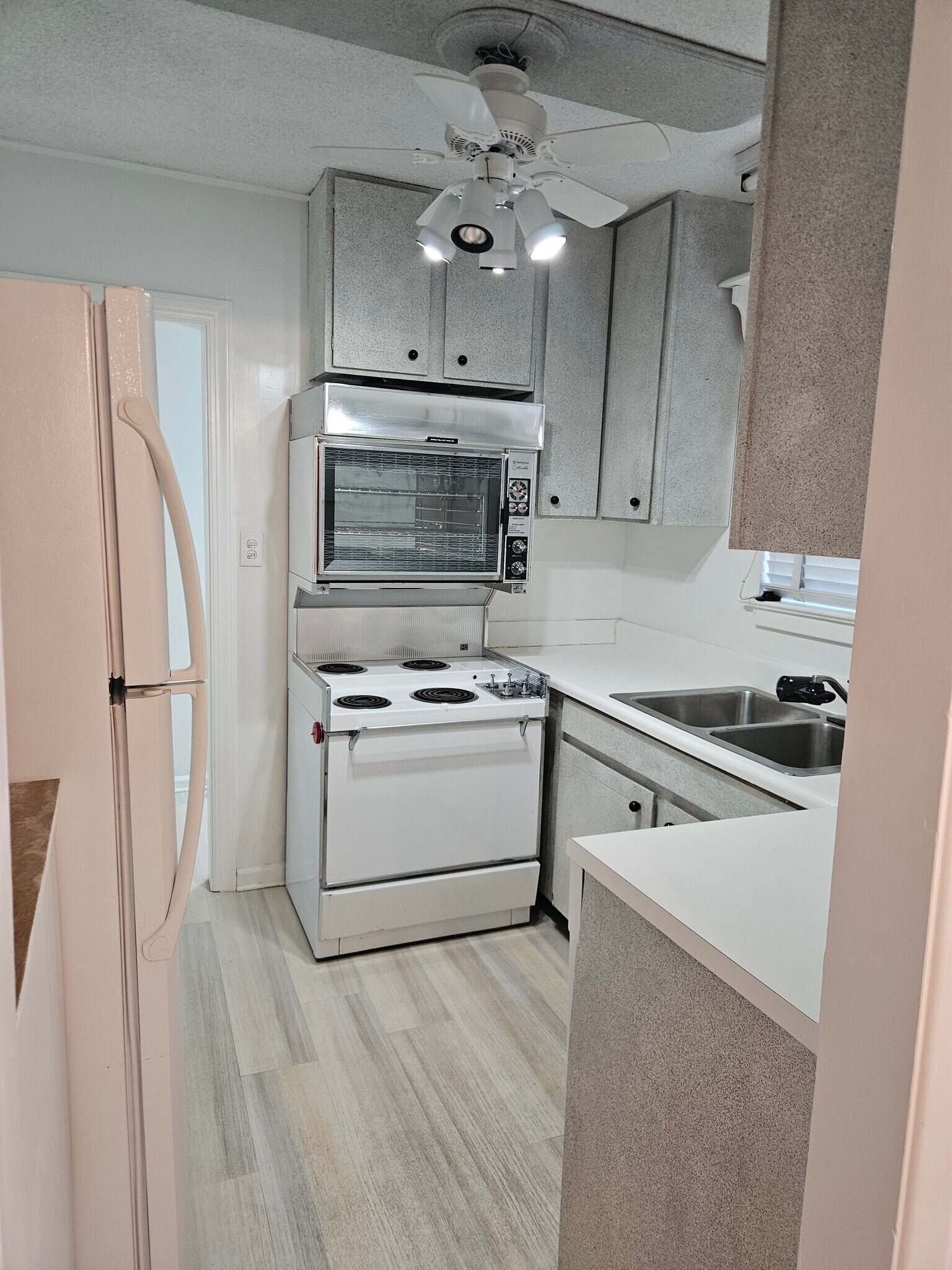 Building Photo - 2846 Walton Way