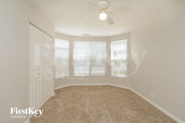 Building Photo - 949 Symphony Dr