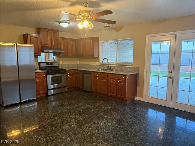 Building Photo - 6997 Acorn Ct