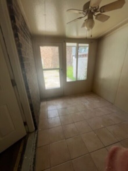 Building Photo - 103 Kimeran Ln APT B