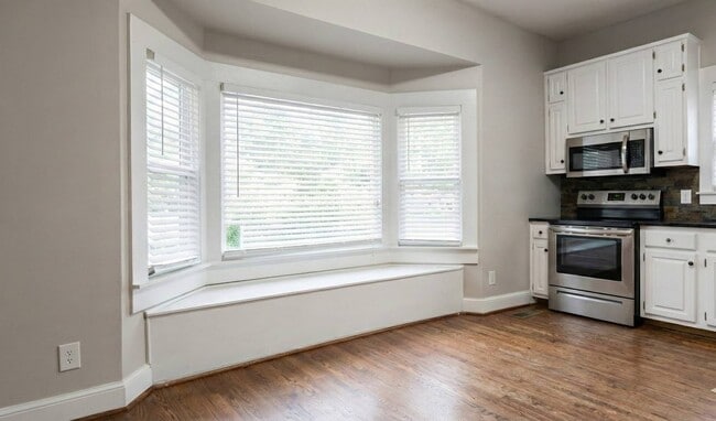 Building Photo - 402 Laurel St