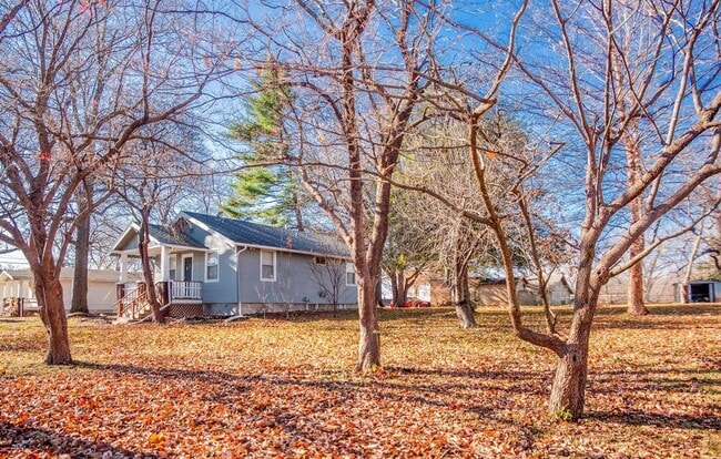 Building Photo - COMING SOON: Charming Bungalow with Spacious Living & with Modern Finishes!