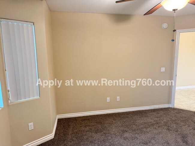 Building Photo - Gorgeous & Spacious 4 Bed Home