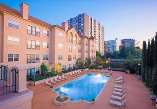 Building Photo - Villas at Katy Trail Apartments