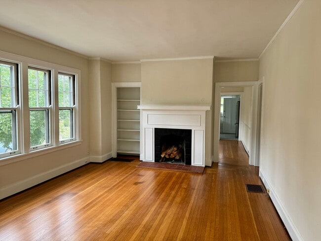 Building Photo - 3590 Outlook Ave