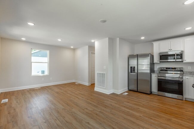 Building Photo - 1634 S Lyerly St