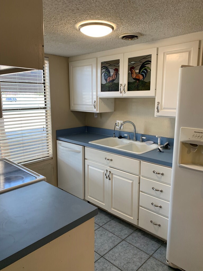 Building Photo - 2230 E 52nd St