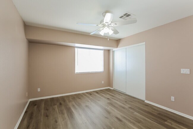 Building Photo - 1102 Broomfield Dr