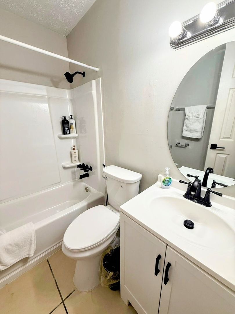 Building Photo - 5405 Glen Haven Dr